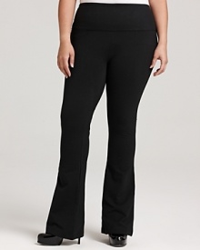 This Lyssé Leggings look flaunts a signature control top and flattering bootcut silhouette for up-to-the-minute chic.