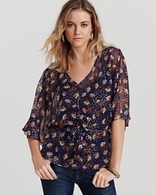 Channel bohemian cool in this Ella Moss top, decorated in a pretty floral print and finished with a waist-cinching tie.