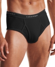 Comfortable classics that fit well and feel great. Logo waistband. Three per pack. U1000.