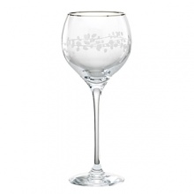 Delicately-etched leaves dance across these elegant crystal goblets lending timeless allure to celebrations and fine dining occasions.