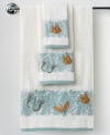 A lovely floral motif in a serene blue and white palette lends an air of nature-inspired sophistication to this Martha Stewart Collection Mariposa washcloth. Fanciful butterflies add delightful pops of color.