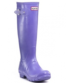 Hunter original rubber rain boots have the legendary Hunter fit and comfort and are perfect for a rainy day.