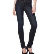 In a classic dark wash, look sleek & chic in this Joe's Jeans skinny style!