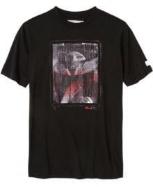 Take one last lap. You'll be dressed to win in this cool graphic tee from Sean John.