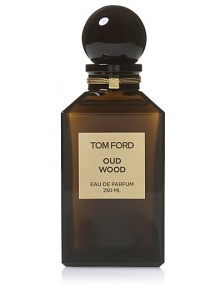 An exotic rosewood and cardamom, blended with exuberant Chinese pepper, envelop the wearer in warmth. Eventually, the center exposes a smokey blend of rare oud wood, sandalwood and vetiver. Finally, the creamy scents of tonka bean, vanilla and amber are revealed. 