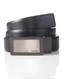 An ultra-modern look, this Calvin Klein plaque leather belt adds a note of stylish simplicity to your wardrobe.