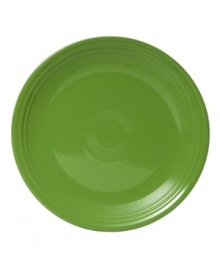 Retro Fiesta styling and bold solid colors in lightweight melamine make this charger a fun, easy way to brighten up your table setting.