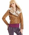 With a chic faux-fur collar, this quilted faux-leather GUESS motorcycle jacket is a fall must-have for a stylish season!