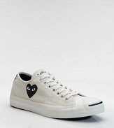 Cotton canvas lace-up with logo heart on the side and contrast stripe detail on back.Padded insole Rubber sole Imported