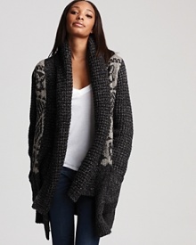 This lush JOHN + JENN cardigan boasts après-ski chic for must-have winter style as the temperatures drop. Throw it on over a breezy tissue tee for easy weekends or with sequin pants for a trend-right holiday.