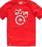 So bright, you gotta wear shades. This LRG T shirt makes its mark in your casual wardrobe.