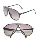 Sleek, utterly modern aviator style with logo detail and the bridge and temple. 100% UV protective Made in Italy 