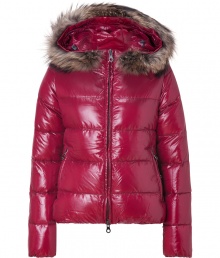 Stay warm while maintaining your impeccable style in this lightweight yet luxe down jacket from Duvetica - Fur-lined hood, front two-way zip closure, long sleeves, zip pockets, quilted - Wear with an elevated jeans-and-tee ensemble and shearling lined boots