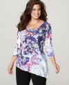 Flaunt your fashionable flavor in Style&co.'s three-quarter plus size top, punctuated by a lace hem. (Clearance)