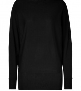 Ultra comfortable and equally luxurious, Ralph Laurens cashmere pullover is a contemporary-chic take on everyday favorite knitwear - Boat-neckline, long dolman sleeves, fitted cuffs and hemline, fine ribbed trim - Relaxed fit - Wear with figure-hugging trousers and boots, or mini-skirts and heels