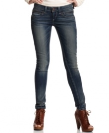 Zip it up in Levi's skinny leg jeans! Features awesome, zippered pockets and a super-versatile dark wash!