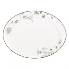 A soft floral motif exquisitely adorns Lenox's Paisley Terrace white-bodied porcelain oval platter. Mica accents and gleaming platinum trim complete the traditional-modern look.