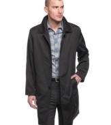 Don't let the weather stop you. This raincoat from London Fog is ready to handle any storm.