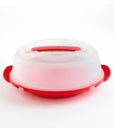 Take a pie along for the ride. The Pyrex portable pie plate features an easy-locking lid that securely fastens to the base, letting you transport your pie safely from place to place. Includes a glass pie plate that's oven, microwave, fridge and freezer safe. Two-year limited warranty.