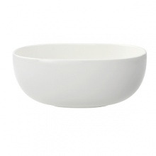 Villeroy & Boch's Urban Nature oval vegetable bowl brings a dynamic new dimension to your table setting. The elegant bone-white porcelain pieces assume fluid, organic shapes for a effect that is both architectural and aerodynamic. Simple yet casually chic, Urban Nature is sure to take your next occasion to unexpected new levels.