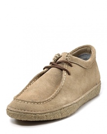 An earthy in look in soft suede, this lace up chukka boot has a moc toe, contrast stitching and a gum-rubber sole.