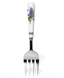 Add a fresh floral note to rich, savory meals with the Portmeirion meat fork. Lifelike blossoms wind around a smooth handle crafted in white porcelain, a perfect complement to Botanic Garden dinnerware.