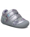 Don't give her the runaround. These Gloria sneakers from Stride Rite are a quality choice to protect her toes and keep her looking cute.