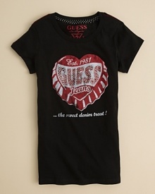 With its retro flavor and its classic candycane color scheme, we love GUESS Kids glittering bottle-cap logo on this slim tee.