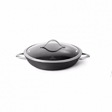 With a unique hard anodized shape, this lidded Calphalon pan is perfect for everyday use. The durable nonstick interior is perfect for healthy cooking with little to no fat.