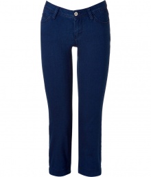 A flattering figure-hugging fit and an on-trend silhouette make these capri jeans from D&G Dolce & Gabbana a must-have for the new season - Five-pocket styling, logo detailed back pocket, cuffed hem - Wear with a boho-inspired blouse, a loose knit cardigan, and platform sandals