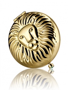 July 23 - August 23. Full of pride, passion and generosity, you're a natural born leader and extremely loyal to your loved ones. Enjoy this golden lion, decorated with a brilliant birthstone clasp made of light green crystal. Filled and refillable with Lucidity Translucent Pressed Powder (small size refill). Beautifully boxed, with a velvety pouch.