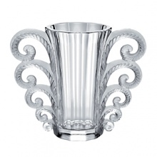 In 2010, to celebrate the 150th anniversary of René Lalique's birth in 1860, LALIQUE created the Hommage à René Lalique collection. In this collection, Lalique re-examines and reinterprets iconic glass creations of Rene Lalique. The Beauvais vase, created in 1931, is reissued in clear crystal. The manufacturing process truly requires the technical expertise of more than 10 glass masters. It is particularly difficult to shape the openwork crystal volutes and decorate both sides of the parison. To obtain the contrast of satin-finished and shiny crystal, characteristic of Lalique, the glass masters, as sculptors of light, detailed by hand each detail of the vase. The beauty of the artist-craftsman's motions serves his search for excellence.