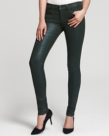 Modernize your denim collection with coated Juicy Couture jeans, gleaming with luxe shine for downtown edge. Team with a structured leather jacket and sleek heels for city-chic polish.