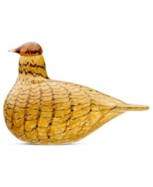 Plumes of warm amber and chestnut bring iittala's Summer Grouse to life. First hatched in 1972 by artist Oiva Toikka, the fanciful Birds collection captures the nuances of each creature in beautiful mouth-blown glass.