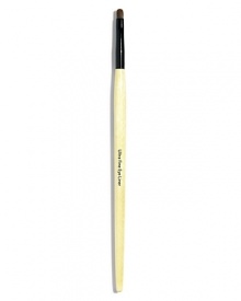 Easy to hold and control, this slim, tapered Ultra Fine Eyeliner Brush creates a flawless line. The brush hairs are finely pointed and tightly packed for precise application.