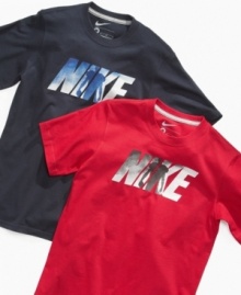 This graphic Nike tee is perfect for your favorite little football fan.