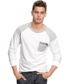 Casual confidence. This long sleeve quilted tee from Bar III not only feels comfortable, it also provides the perfect complement to your favorite pair of jeans.