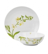 Pretty and practical, the Morning Glory platter and serving bowl set from Oneida's collection of serveware and serving dishes features a fresh botanical motif on modern coupe shapes. Dishwasher- and microwave-safe porcelain means prep and cleanup are a cinch.