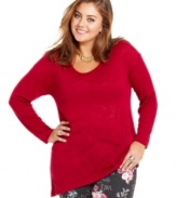 Finish your fave casual looks with Soprano's long sleeve plus size top, accented by an asymmetrical hem.