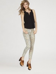 Exotic leopard print on skinny stretch denim, styled in a sophisticated crop.THE FITSkinny fitRise, about 8Inseam, about 27THE DETAILSZip flyFive-pocket style90% cotton/8% polyester/2% elastaneMachine washMade in USA of imported fabricModel shown is 5'10 (178cm) wearing US size 4.