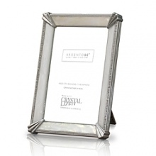 Present your treasured memories in this sleek and cherished genuine mother of pearl frame. Natural mother of pearl shines with its iridescent glow. The frame also uses a full metal back. Arrives in a gift box.