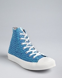 Lace into graphic, get-noticed styles with these ultra-fashionable Converse All Star sneakers.