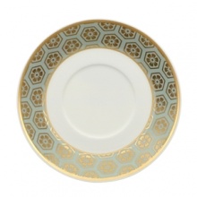 Ornate and grand, Villeroy & Boch's Aureus platter is a feast for the eyes. Gold filigree adds opulence to an aquamarine background and bursting lotus blossoms infuse shades of fuchsia, tangerine and sapphire.