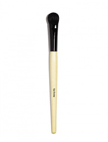 Introducing the Eye Sweep Brush. With soft bristles and a full, rounded shape, it's the perfect all-around eye brush. It applies the right amount of shadow to the lower lid and crease. Can also be used to apply base color over entire lid. 