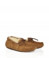 Stylish moccassin for KIDS in doe-brown sheepskin - new classic by UGG - typical loafer with rounded edges, high front and decorative fern stitching - flat non-skid sole - warm soft fur lining, a joy on bare feet - as comfy as slippers, as warm as winter boots - a truly favourite - can be worn as slippers too