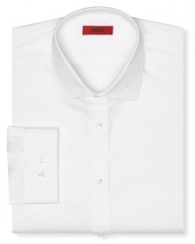 Slim fit shirt with spread collar. Square cuffs with two buttons to resize width. Clean front, no pocket. Back yoke with two darts.