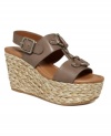 Show off with Lucky Brand's reinterpretation of a classic wedge: the Reba. Metal hardware adorns the chunky straps set atop a unique rattan-covered platform.