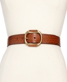 Elevate any ensemble with this vintage-chic Fossil belt that makes a classic contemporary. The antiqued brass-tone buckle is paired with a rope-embossed leather body, for a look that's altogether eye-catching.