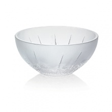 Inspired by the beauty of the Umbel flower, a symbol of sovereignty in Asia, this petite bowl is accented with delicate buds.