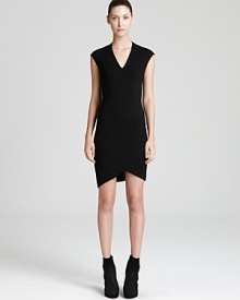 Wrap yourself in the modern styling of this Helmut Lang dress, designed with the modern details-think seaming accents, a body-con silhouette and exposed back zip-that define a standout fall season.